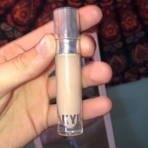kylie concealer (shade light)